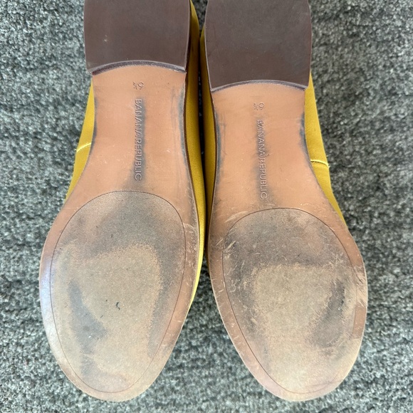 Women’s Shiny, Vibrant Yellow Loafers Banana Republic - Picture 6 of 8